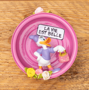 „LA VIE EST BELLE” Dose mit Daisy Duck Figur mit Handtasche